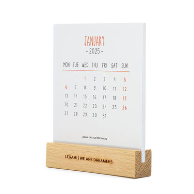 Kalender mit Basis aus Holz - 2025